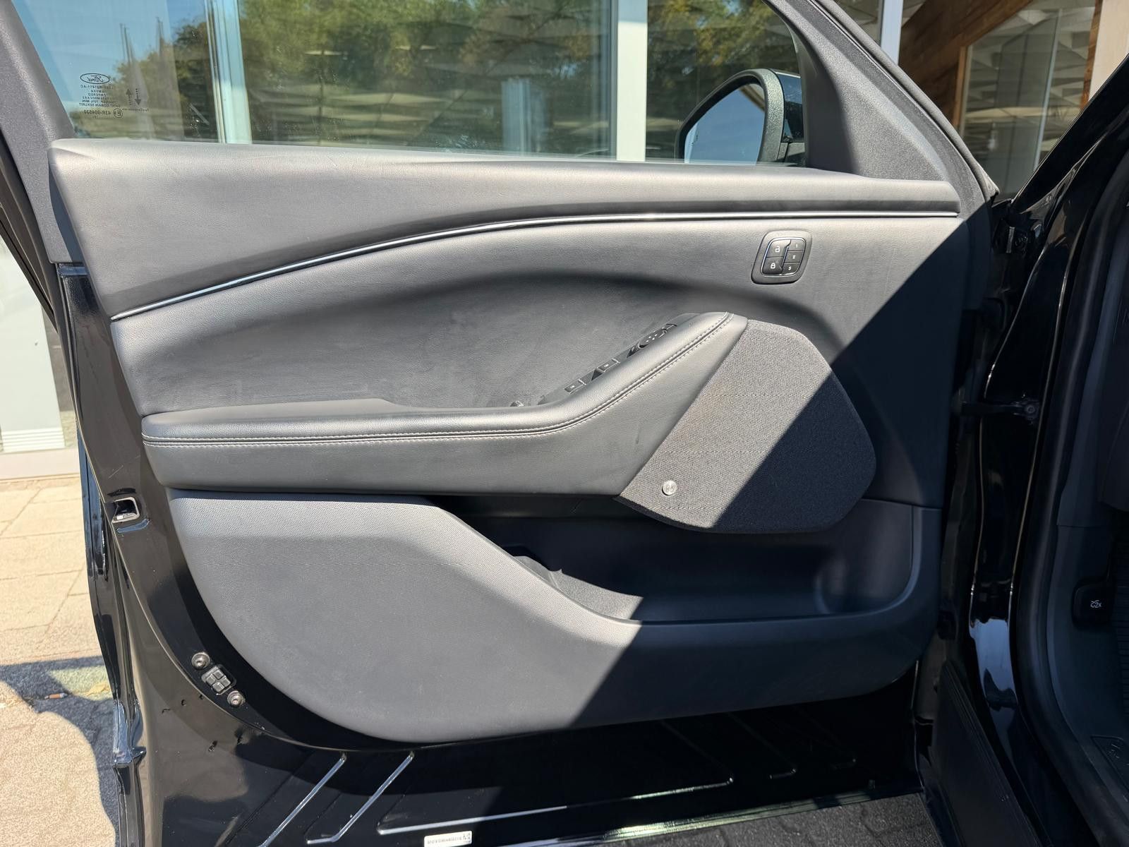 Fahrzeugabbildung Ford Mustang Mach-E >PANO+MEMO+LED+NAVI+SHZ+360°+ACC+