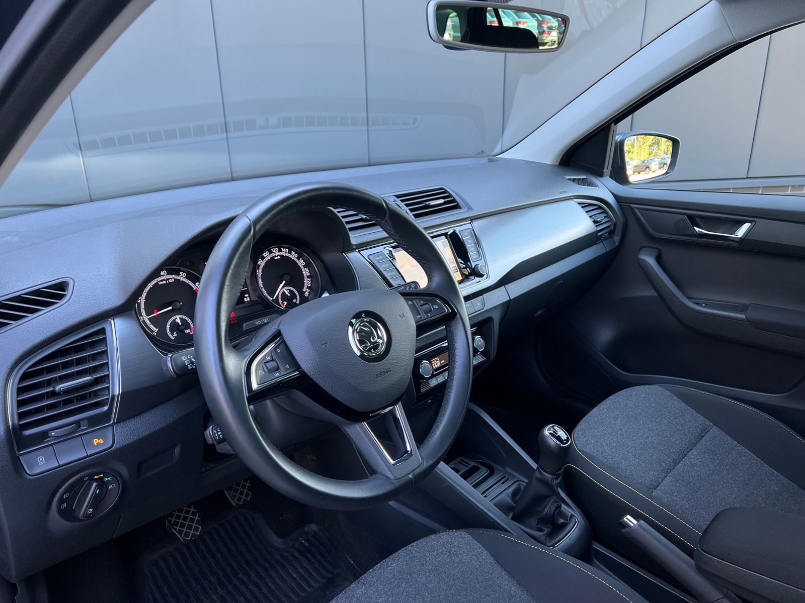 Fahrzeugabbildung SKODA Fabia Combi Soleil 1.0 TSI *AHK, Bi-LED, 16'-LM*