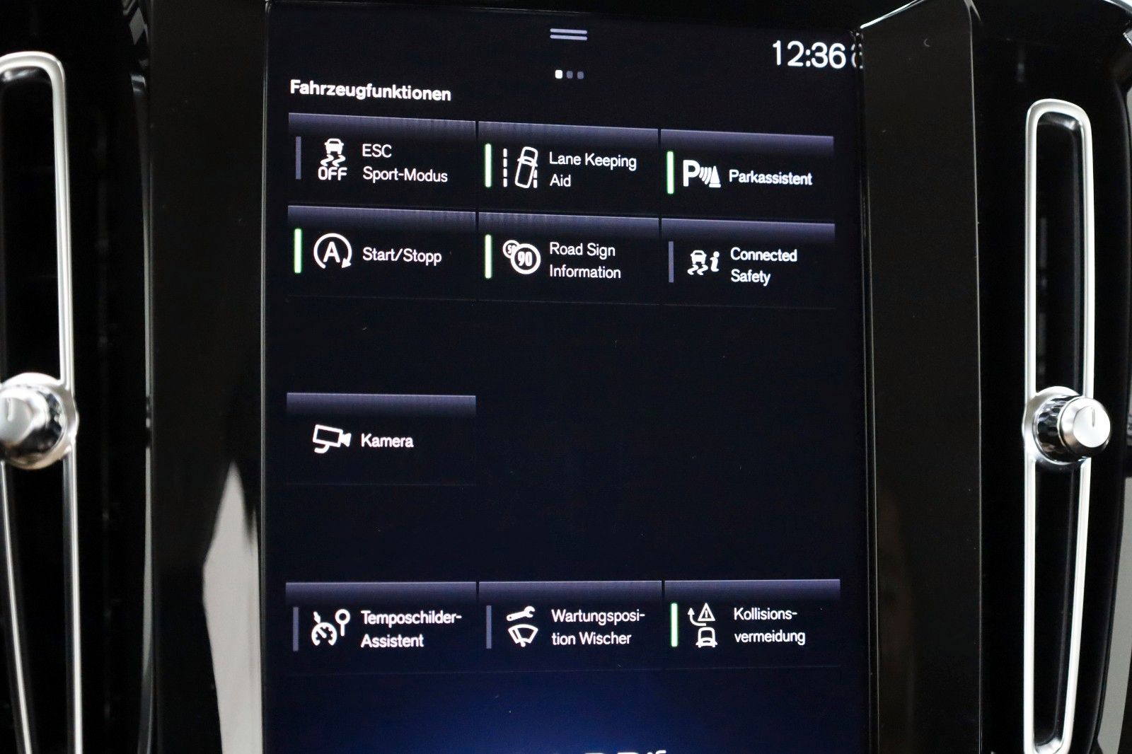 Fahrzeugabbildung Volvo XC40 Momentum Pro T.Leder,Navi,LED,SH,PDC,Apple