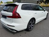 Volvo V60 T6 PHEV AWD RECHERGE 251KW XENIUM PAKET - Volvo V60 Unfallwagen