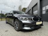 BMW 320d Advantage Schiebedach Navi Keyless - BMW 320 mit Diesel-Antrieb: Grau, Limousine