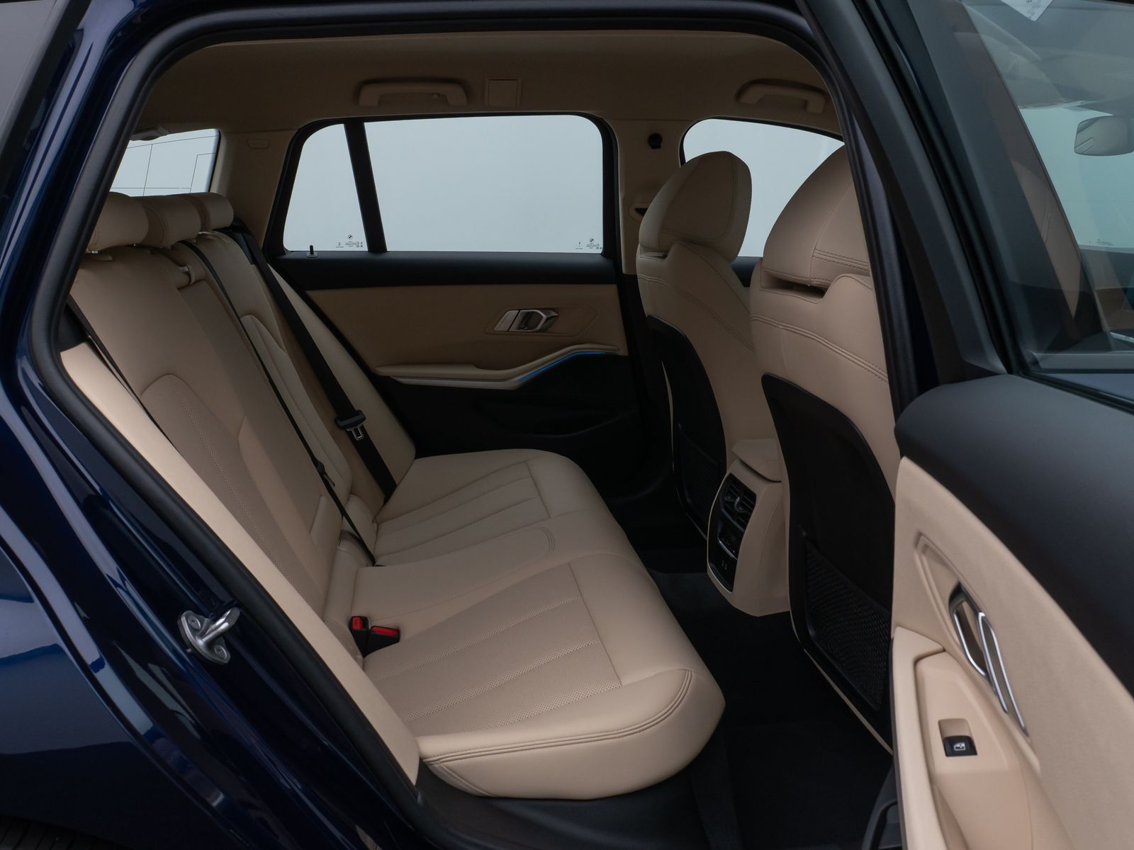 Fahrzeugabbildung BMW 330i xD Kamera DAB HiFi Leder Sportsitz Komfort
