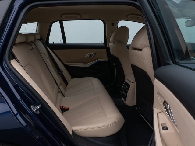 BMW 330, 2023 — 27