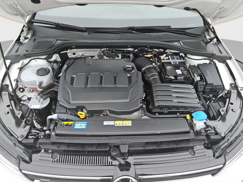 Fahrzeugabbildung Volkswagen Golf VIII Var. 2.0 TDI R-Line DSG  AHK+ACC+NAVI+