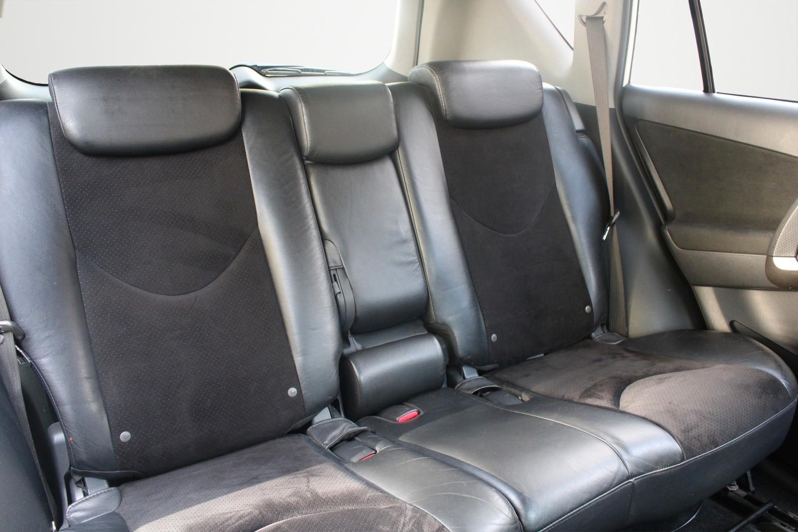 Toyota RAV 4 Executive 2.2 D-4D 150 ch BVA 4x4 – Cuir – Sièges chauffants – Caméra – Attelage – Climatisation 3 zones – Jantes 18