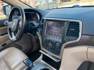 Jeep Grand Cherokee - 8