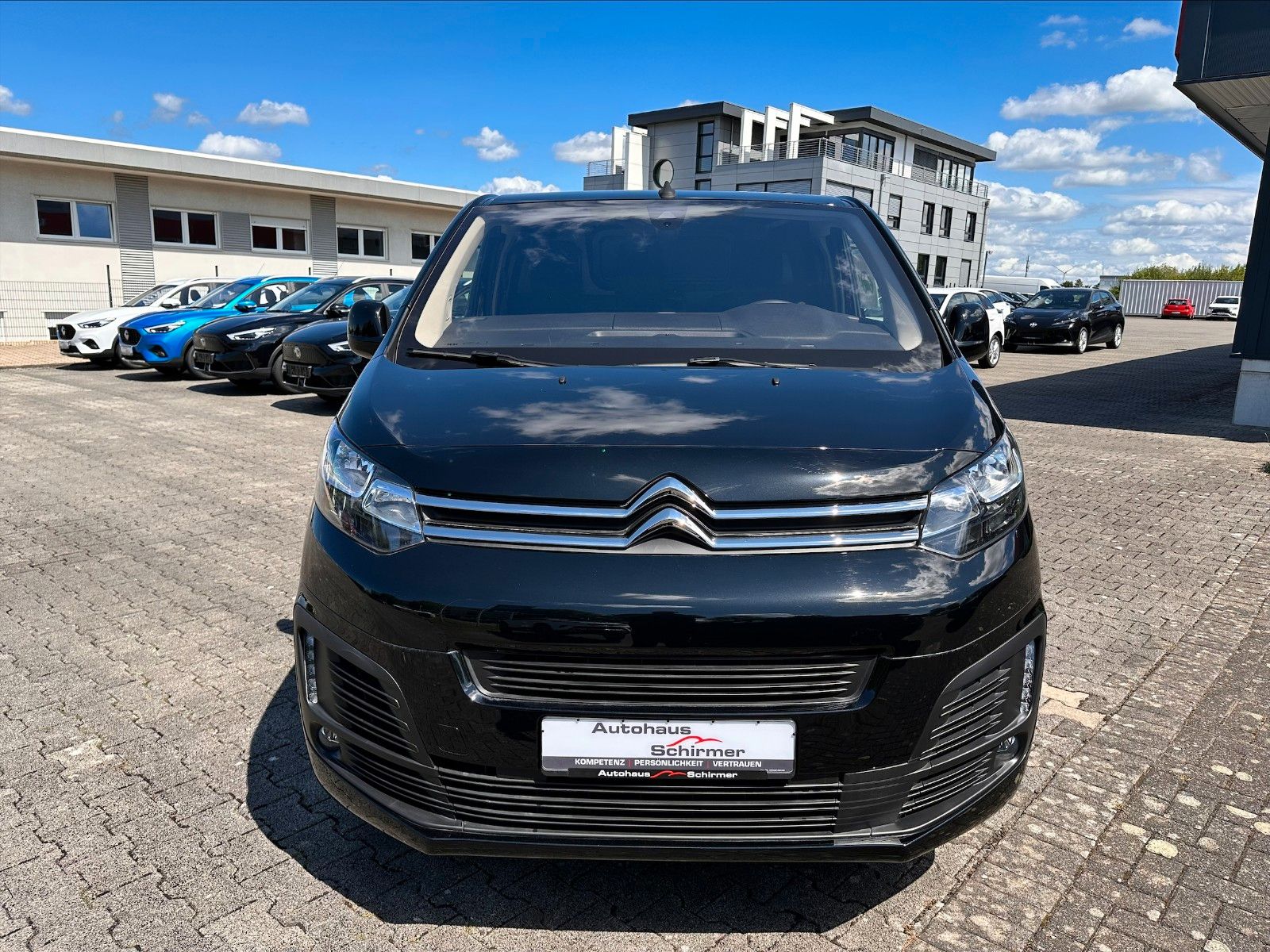 Fahrzeugabbildung Citroën e-Jumpy Kasten Standard 75KWh Navi Sítzhzg