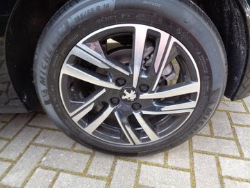 Bild 9 Peugeot 208 Allure Pack 1.2 PURETECH NAVI PDC RFK BT LED