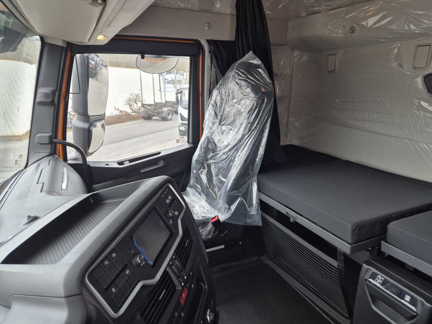 Fahrzeugabbildung Iveco X-Way AS280X46Y/PS ON 6x2 MEILLER  AK16 Intarder