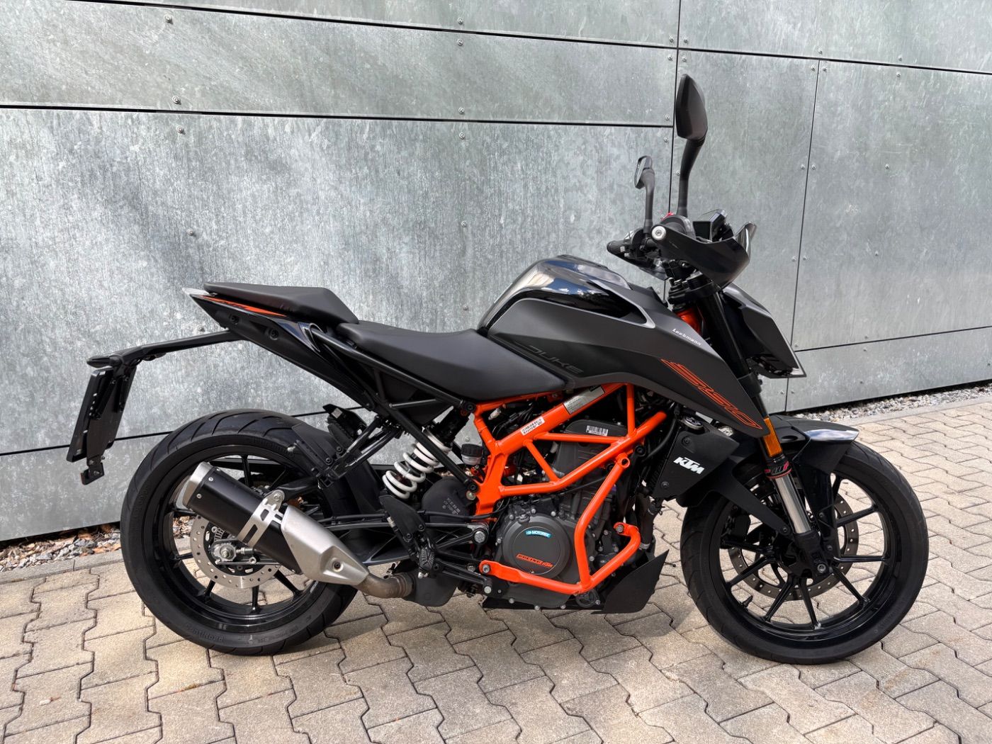 Fahrzeugabbildung KTM 390 Duke mit Tieferlegung 45 mm
