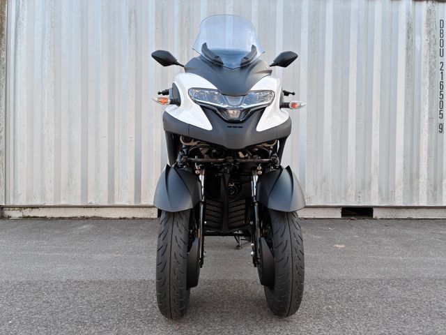 Tricity 300 Modell 2025 mit Klasse 3 / B