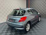 Peugeot 207 *Platinum* PDC-SHZ-PANORAMADACH-METALLIC-17" - Peugeot 207 mit Benzin-Antrieb: Limousine