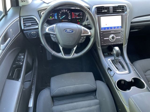 Fahrzeugabbildung Ford Mondeo 2.0 Hybrid, Titanium Autom. Navi, AHK, Rü