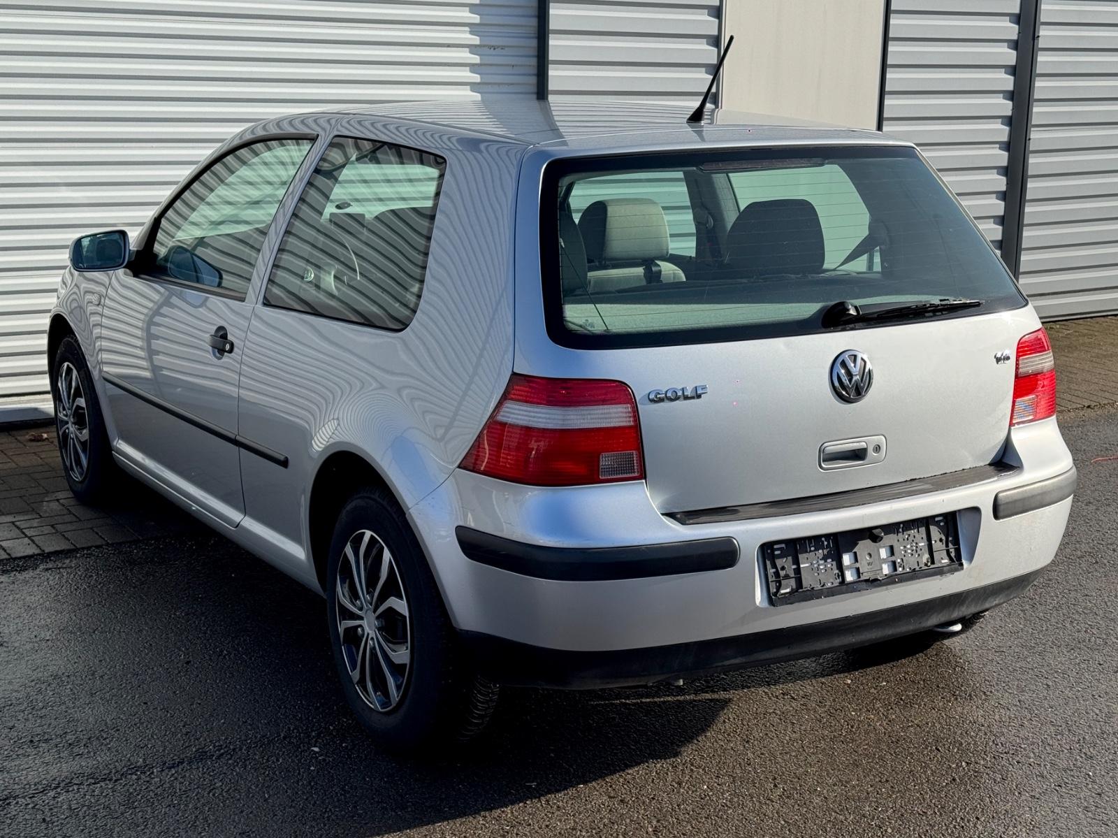 Volkswagen Golf 1.6 Automatik-Kamera-Scheckheft-Klima-91TKM