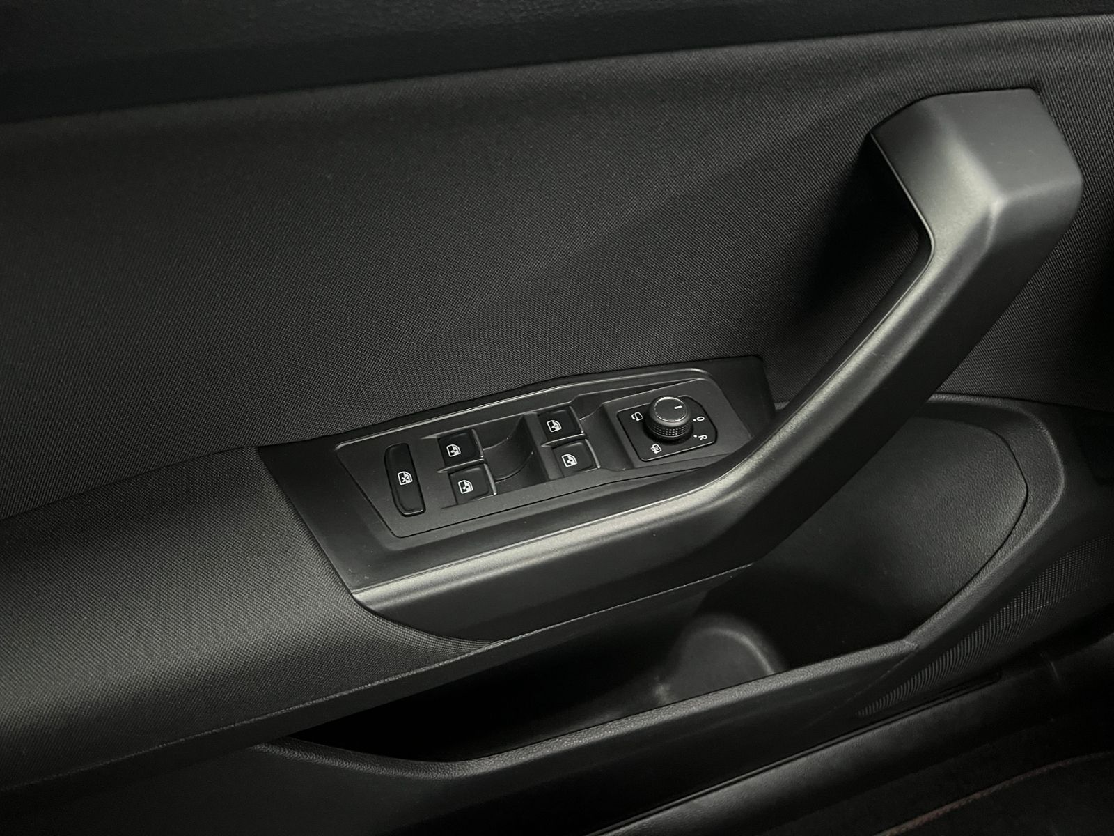 Fahrzeugabbildung Volkswagen T-Roc Sport 2.0 TSI DSG 4MOTION *Standhzg.,Activ