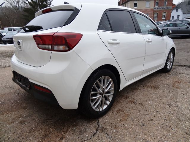 Fahrzeugabbildung Kia Rio Spirit/Kamera/Navi/SitzH/79.000km/