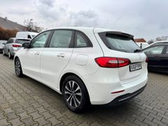 Fahrzeugabbildung B 200 d Style AHK-klappbar El. Panodach Navi Led