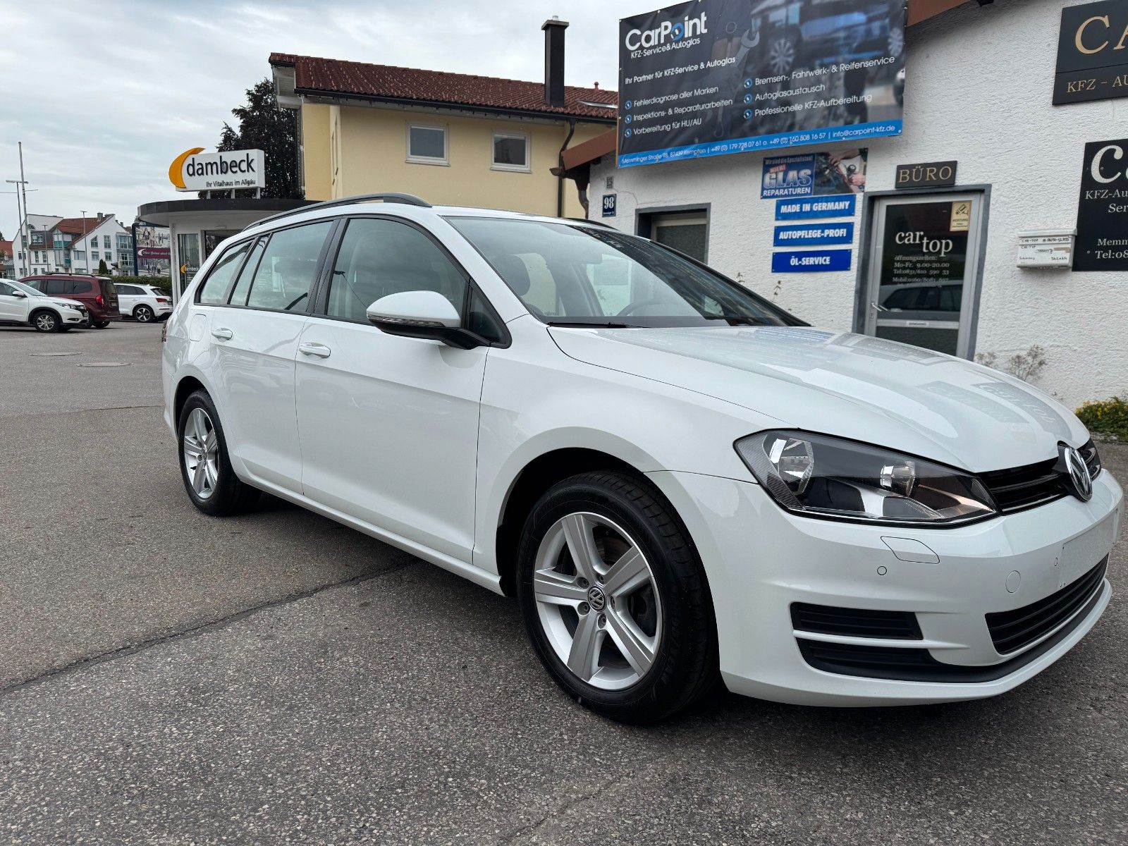 Volkswagen Golf - 1