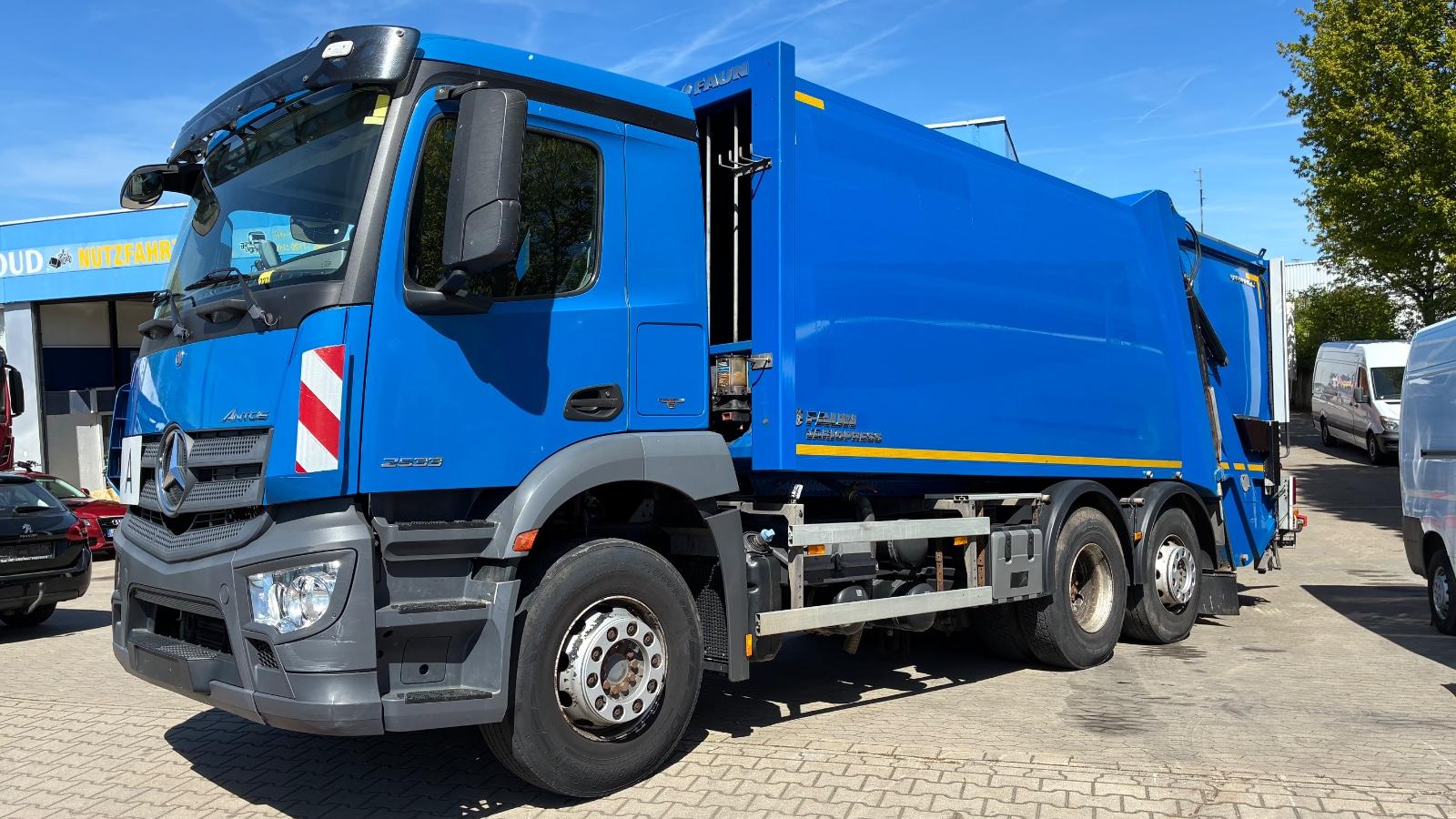 Mercedes-Benz Antos 3-Achser 6x2  2533  FAUNVariopress