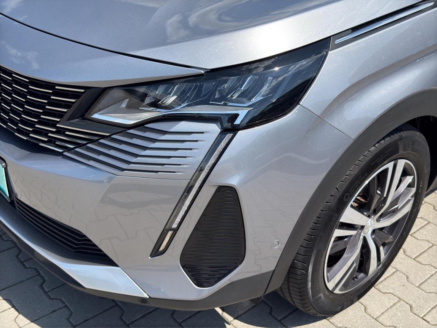 Peugeot 3008 PureTech 130 1,2  Allure Navi/LED