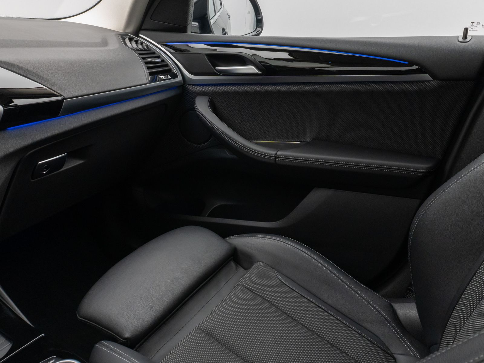 Fahrzeugabbildung BMW X3 xD20d xLine HUD DAB HiFi Lnkrhz Komfort Sport