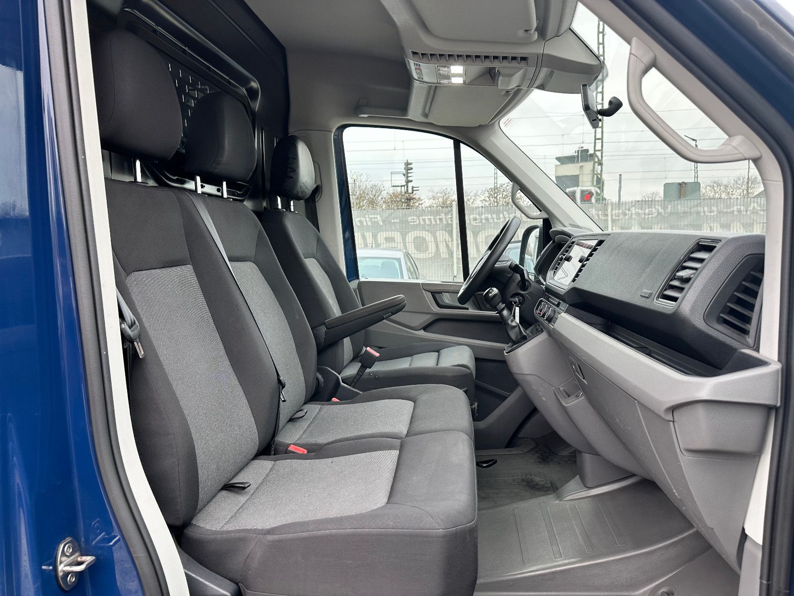 Fahrzeugabbildung Volkswagen CRAFTER KASTEN M.2021 35 MITTELLANG HOCHDACH RWD