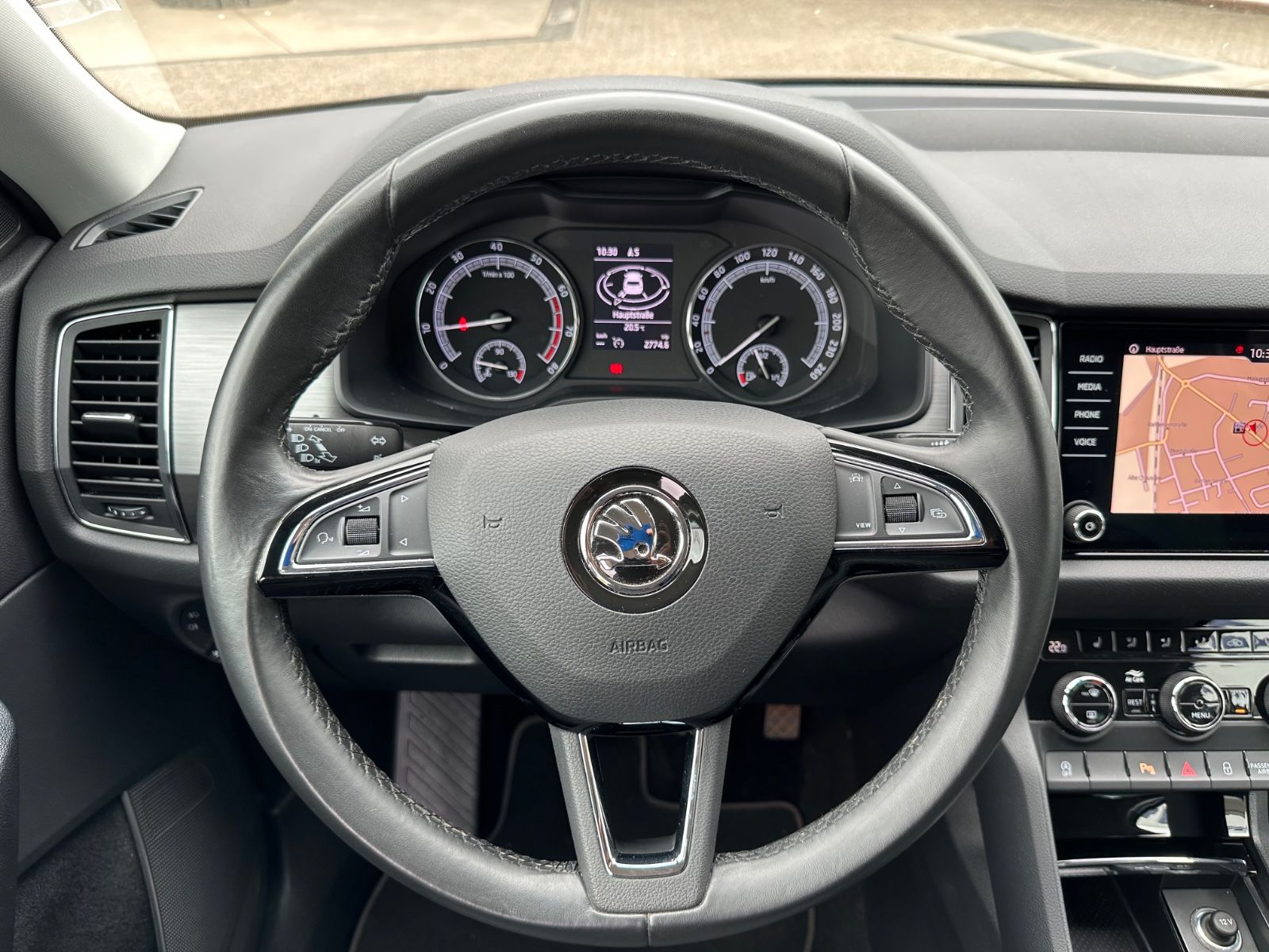 Fahrzeugabbildung SKODA Kodiaq 1.5 TSI Ambition LED/Navi/SHZG/18"