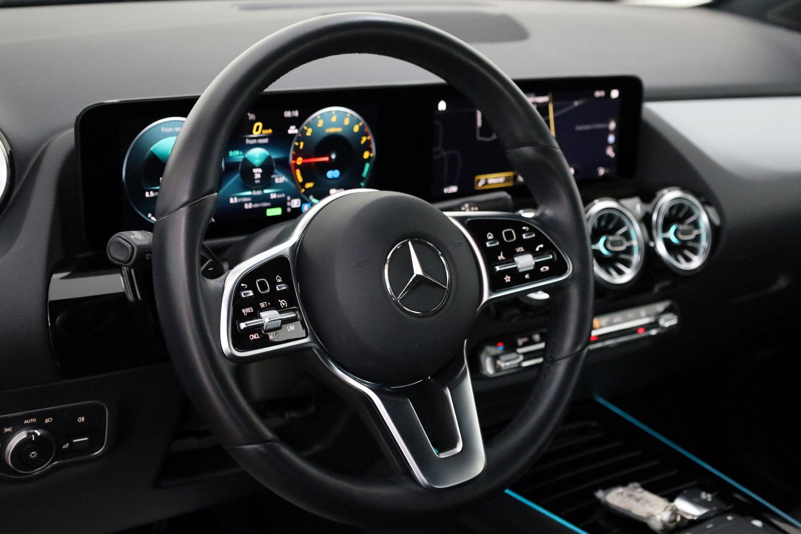 Fahrzeugabbildung Mercedes-Benz GLA 250e Style Navi,Park P,Kamera,T.Leder,SH,LED