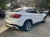 BMW X6 xDrive 50i Steptronic - BMW X6 mit Benzin-Antrieb