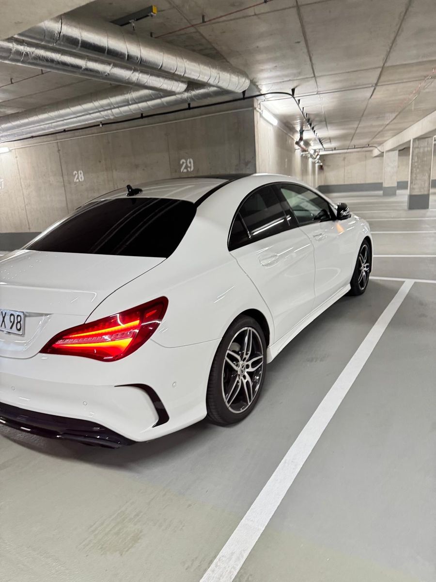 MERCEDES-BENZ CLA 200 -
