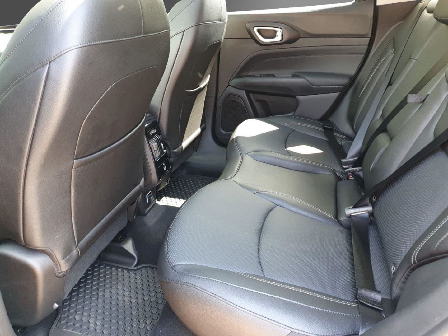 Fahrzeugabbildung Jeep Compass 1.5 MHEV ''Summit'' PANORAMADACH SOFORT