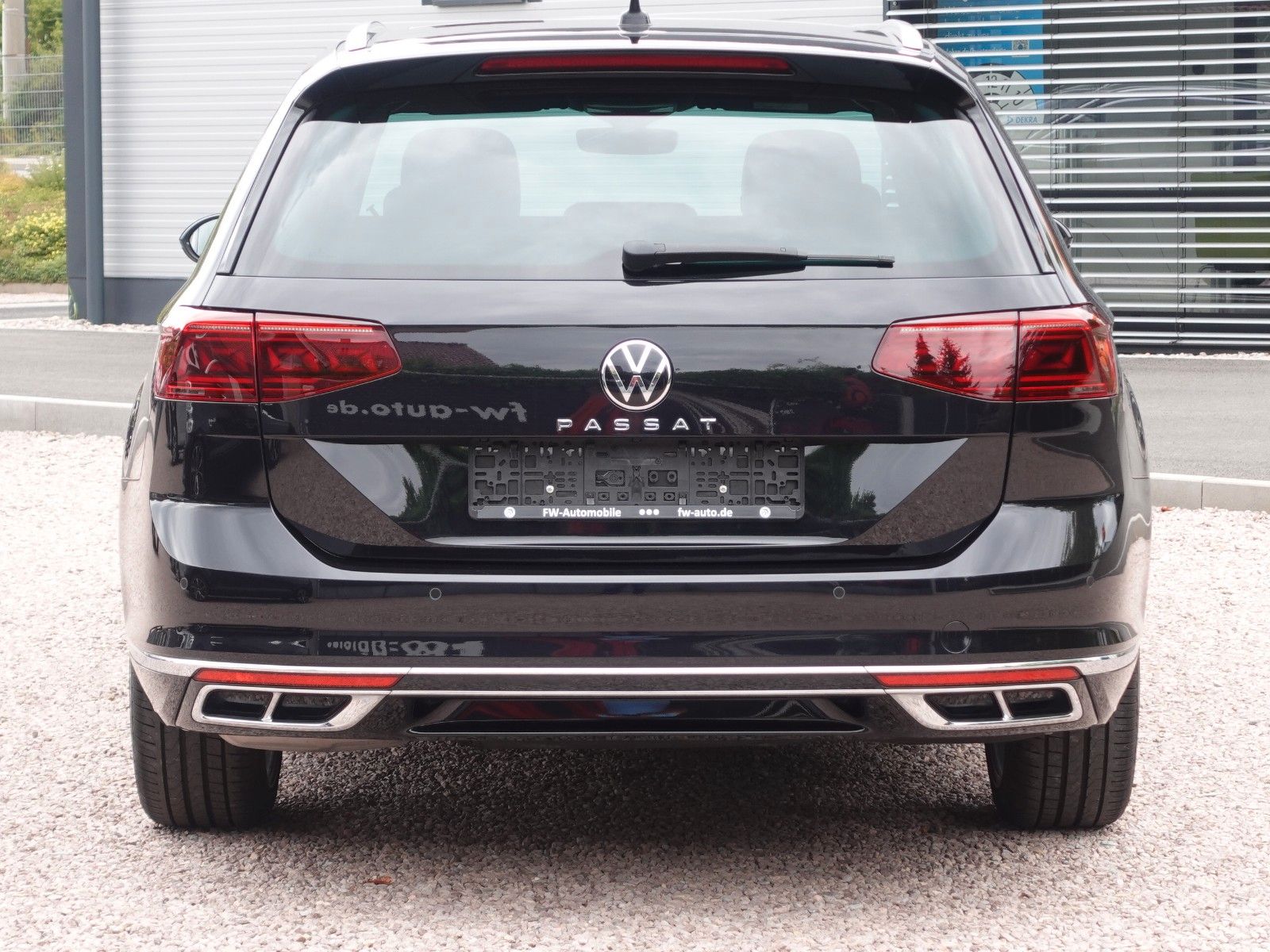 Fahrzeugabbildung Volkswagen Passat Variant 1.5 TSI OPF DSG R Line Pano/HarmK