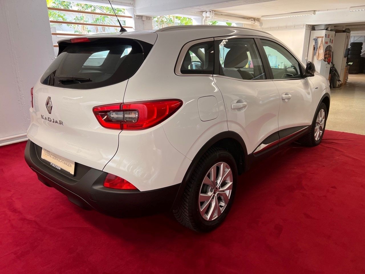 Fahrzeugabbildung Renault Kadjar Limited TCe 130 Allwetterreifen