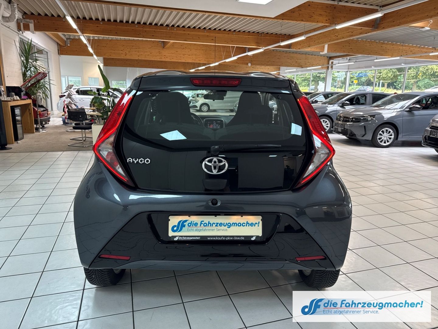 Fahrzeugabbildung Toyota Aygo X-Play Connect ACC Apple CarPlay Android Au