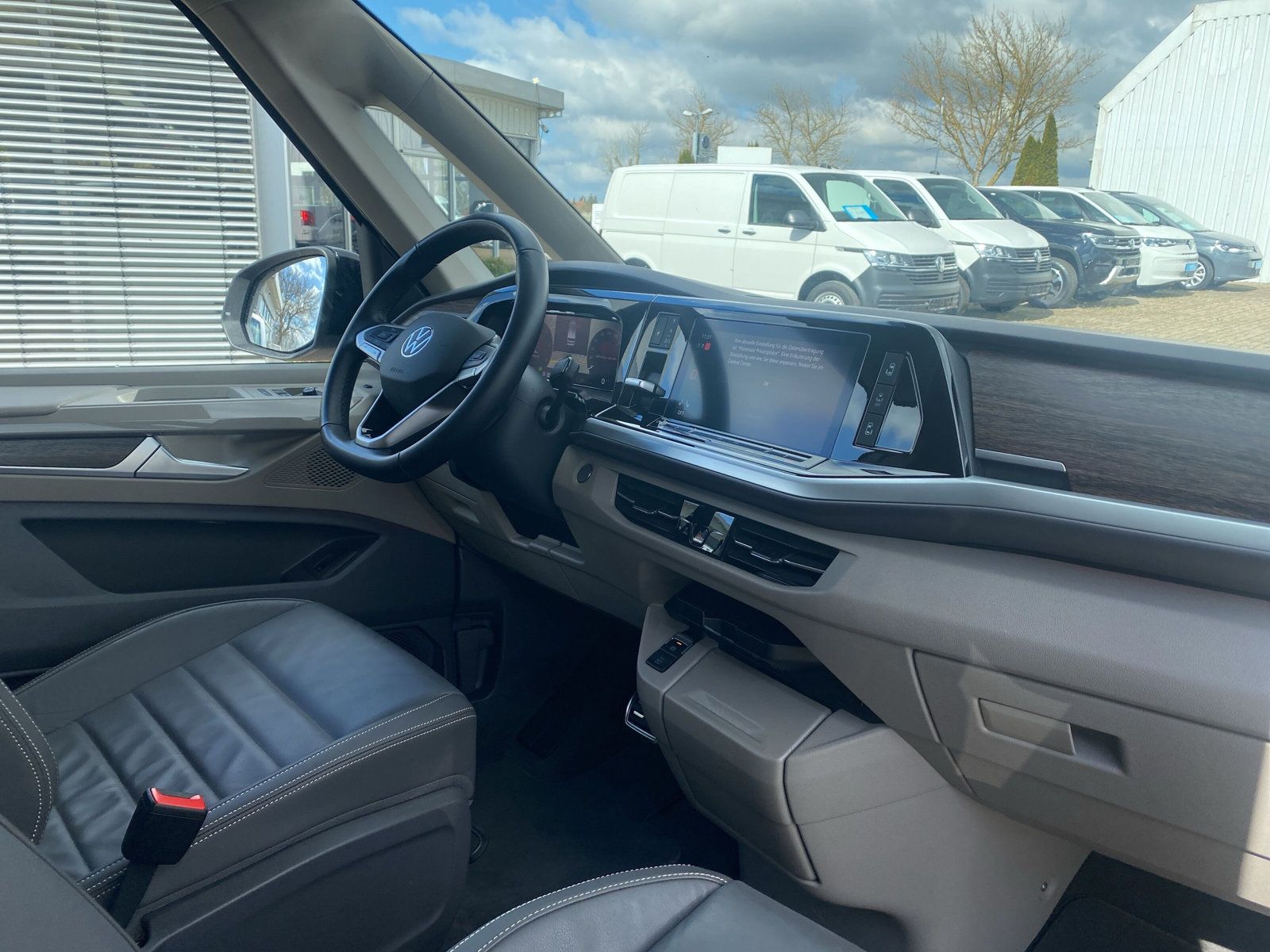 Fahrzeugabbildung Volkswagen T7 Multivan 2.0 TDI DSG Style MATRIX STANDHZG