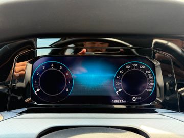 Volkswagen Golf - 11