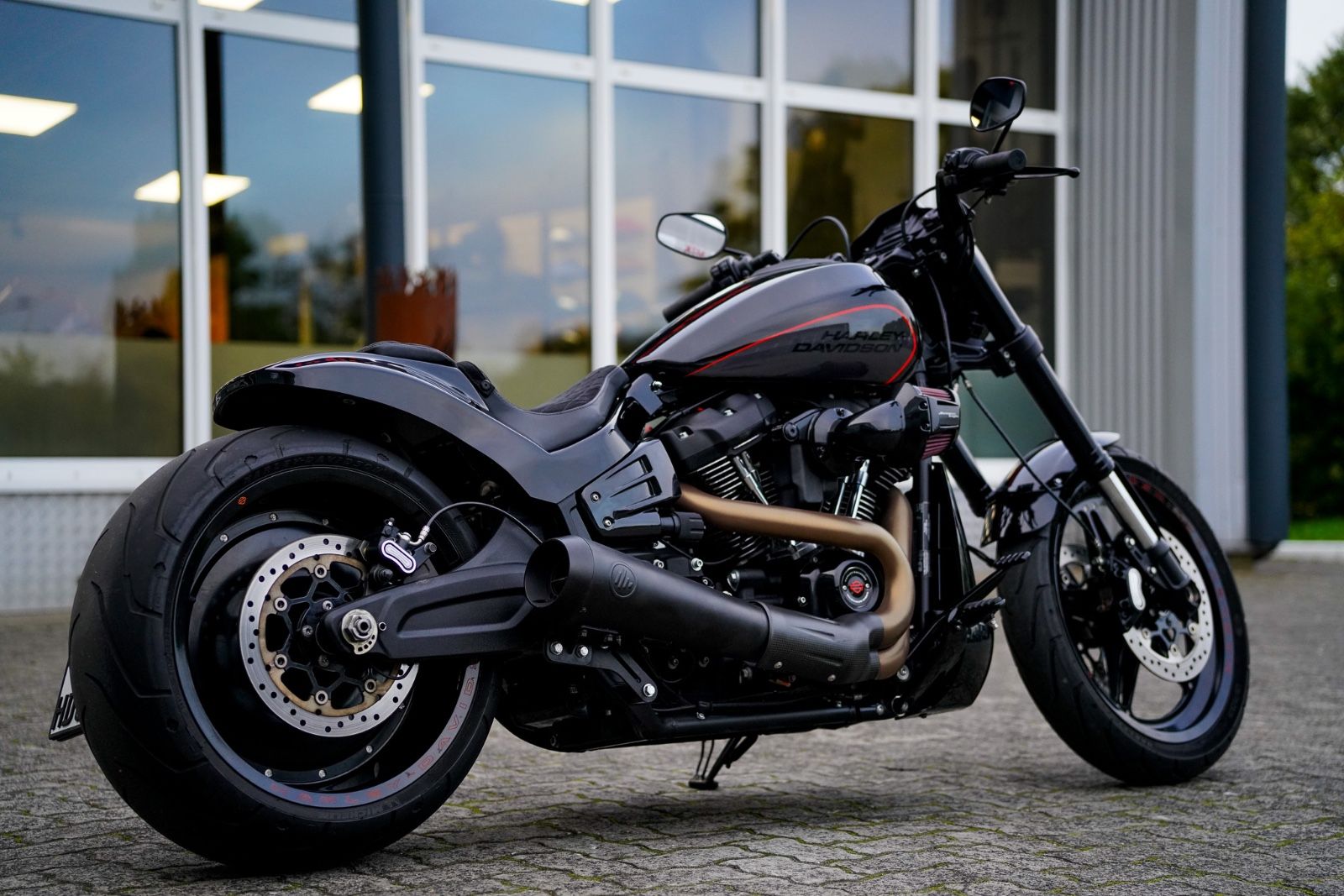 Fahrzeugabbildung Harley-Davidson FXDRS 114 CUI - KESSTECH - Heckumbau