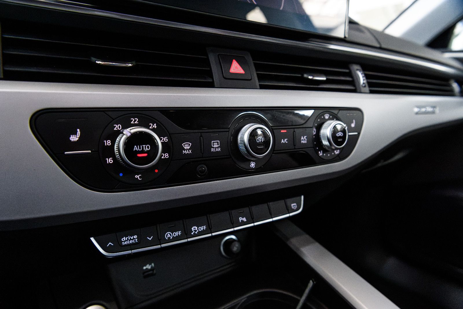 Fahrzeugabbildung Audi A4 Avant 40 TDI quattro advanced +AHK+Matrix LED