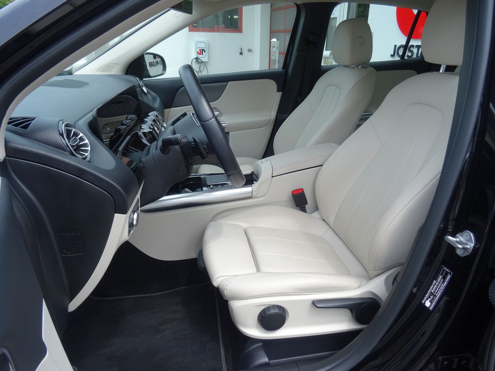 Mercedes-Benz GLA 180 Progressive Leder LED Temp Garantie foto 19