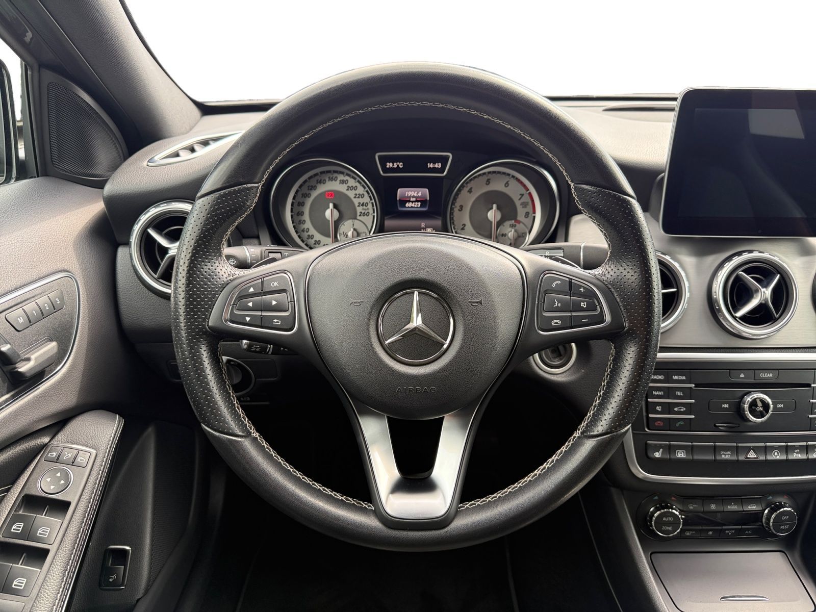 Fahrzeugabbildung Mercedes-Benz GLA 250 Score 4Matic RFK PANO MEMORY