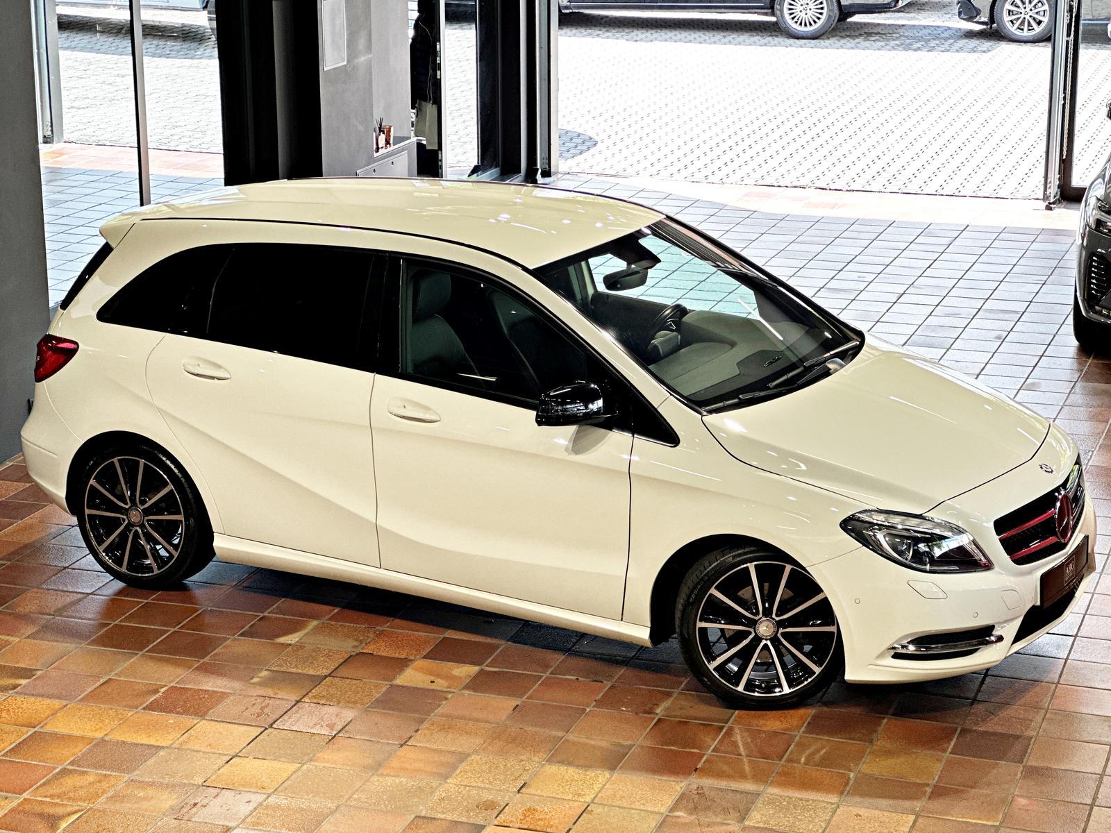 Mercedes-Benz B 180 AMG SPORTPAKET NIGHTPAKET SHZ 18"LM 1.HAND
