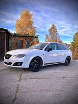Seat Exeo ST 2.0 TDI CR 105kW Sport Sport - weiße Seat Exeo