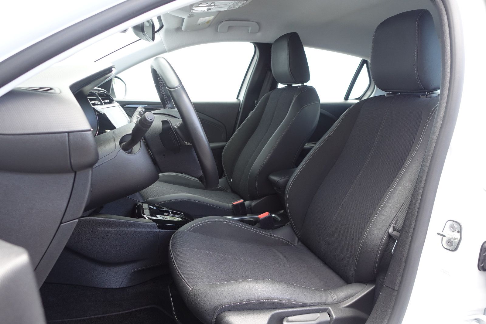 Fahrzeugabbildung Opel Corsa 1.2T Elegance Automatik Navi,Kamera,PDC,SH