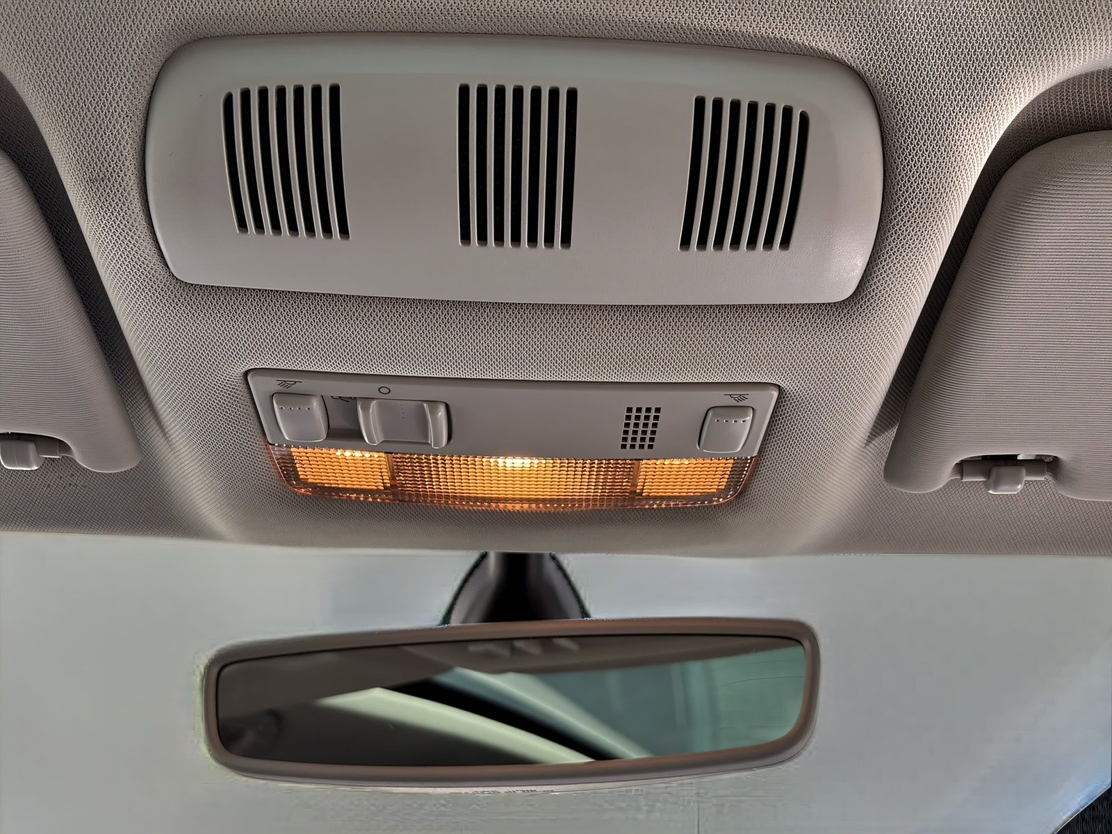 Fahrzeugabbildung SKODA Rapid 1.2i Edition NAVI PANORAMA XENON DAB PDC