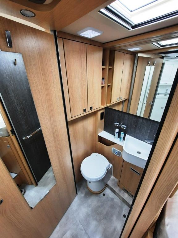 Fahrzeug Übersicht 18 Fahrzeugabbildung HYMER / ERIBA / HYMERCAR B-Klasse ML T 780 BlackLine Verfüg./Sparen Sie 1