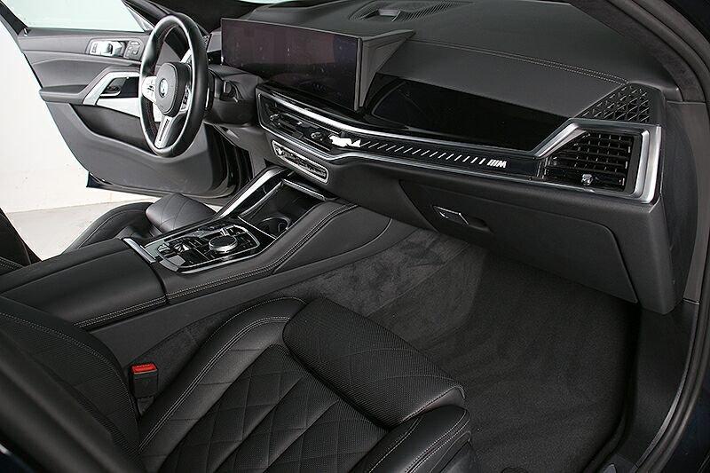 BMW X6 M60i xDr NP 147270.-! AHK Panorama Standh B&W