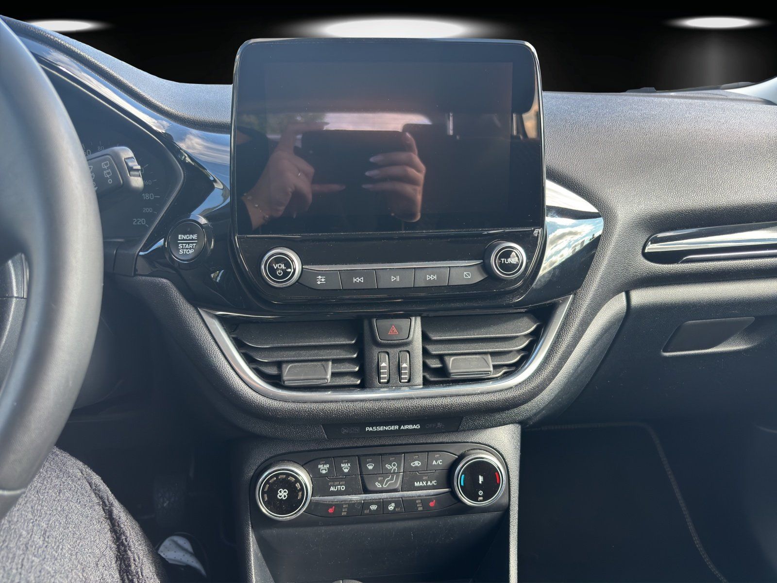 Fahrzeugabbildung Ford Fiesta 1.0 Titanium X LED/PDC/NAVI/SHZ/B&O/LHZ/