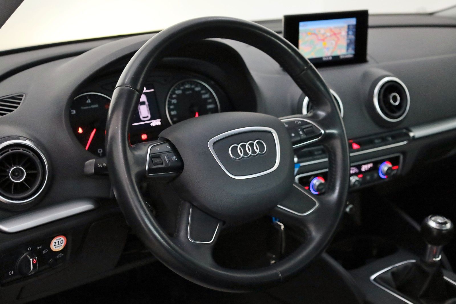 Fahrzeugabbildung Audi A3 attraction Navi,Xenon,SH,PDC,SR+WR