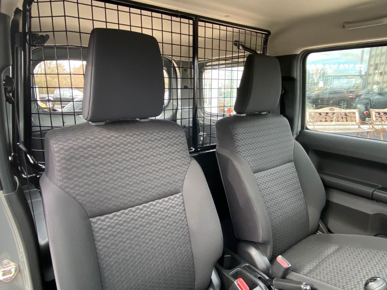 Fahrzeugabbildung Suzuki Jimny 1.5 4WD Allgrip KLIMA+SHZ+TEMPOM.+AHK