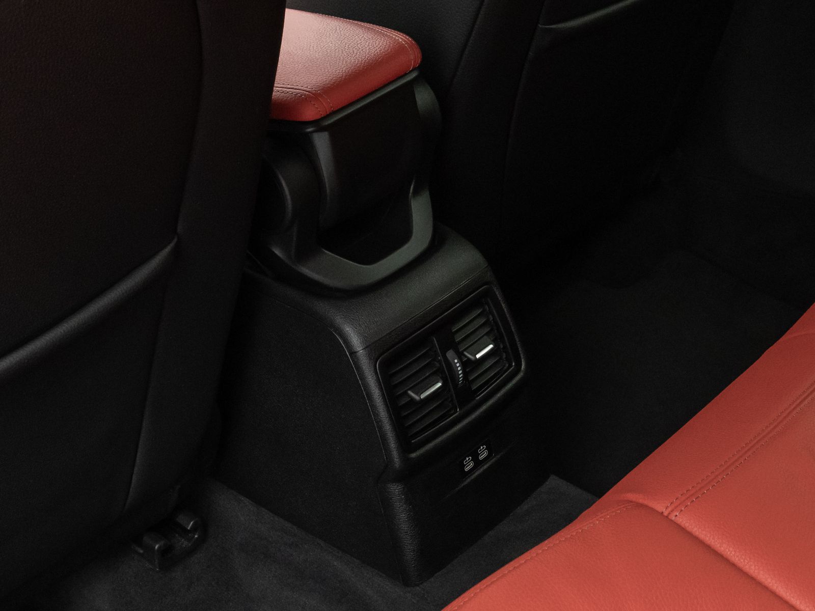 Fahrzeugabbildung BMW X2 sD18d M Sport Kamera HUD DAB HiFi Komfort 19"